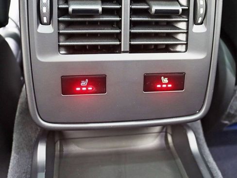 Used 2023 Porsche Taycan Turbo image 28