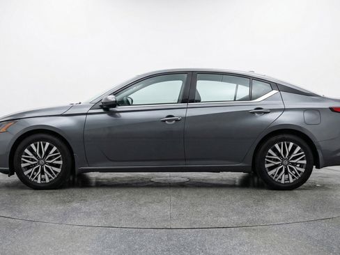 Used 2025 Nissan Altima 2.5 SV image 5