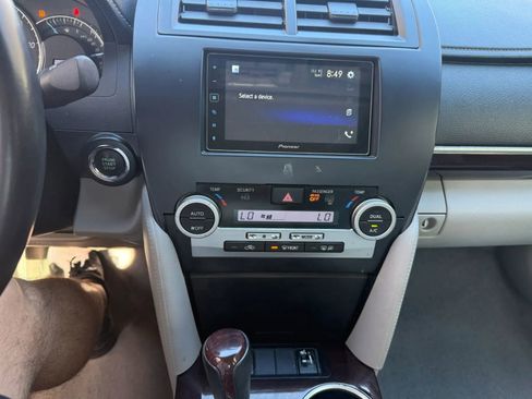 Used 2014 Toyota Camry XLE w/ Leather Package FWD image 16