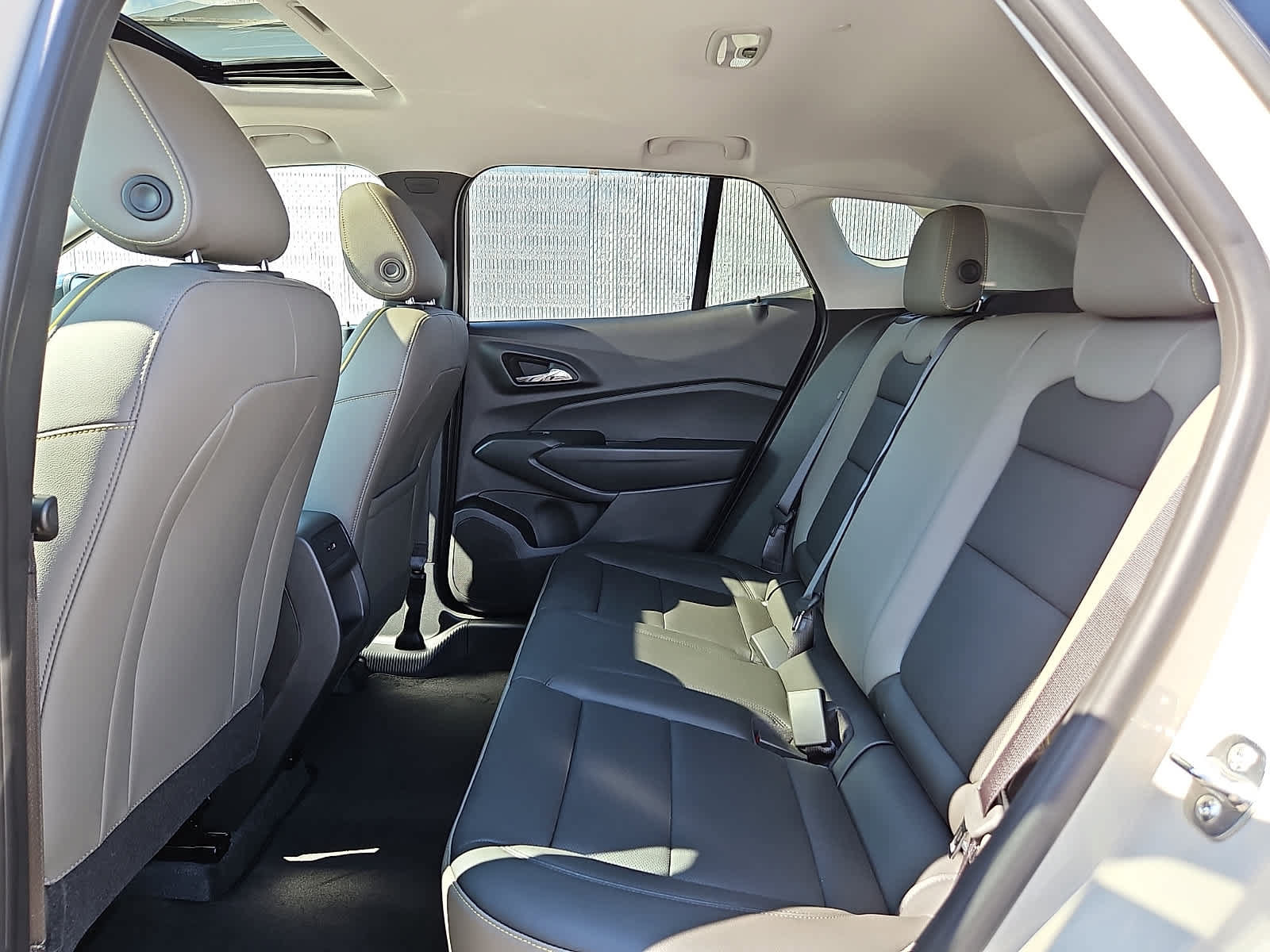 New 2026 Chevrolet Trax ACTIV w/ Sunroof Package FWD image 8