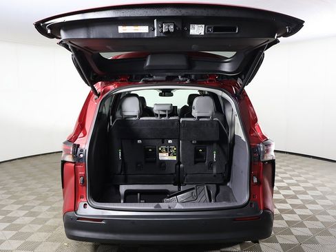 Used 2023 Toyota Sienna XLE image 16