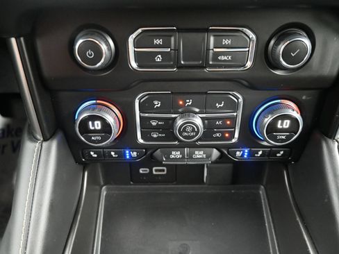 Used 2024 Chevrolet Tahoe Premier w/ Premium Package AWD/4WD image 16