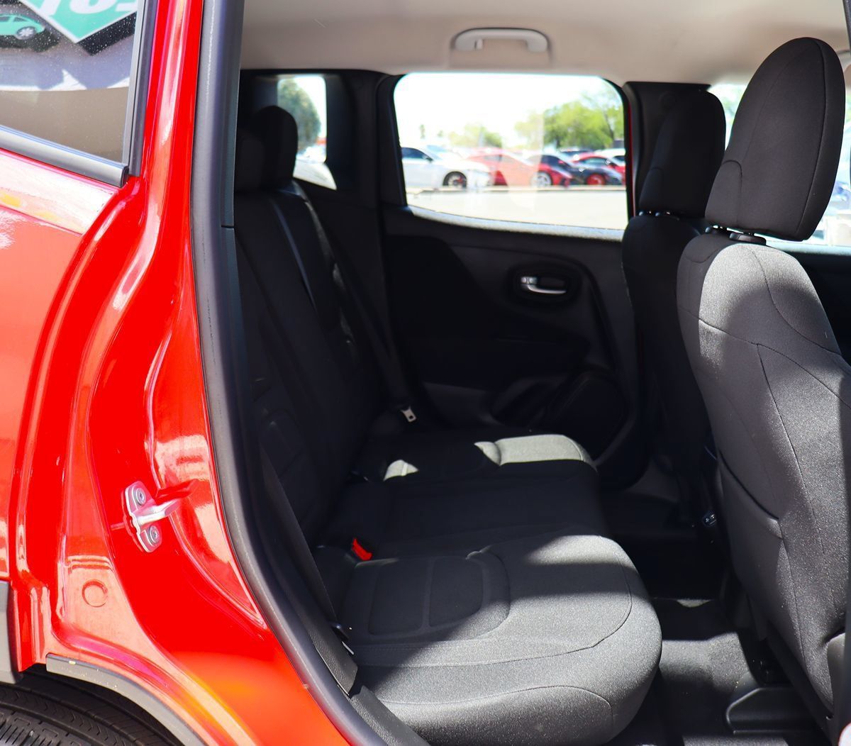 Used 2019 Jeep Renegade Latitude FWD image 27