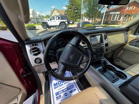 Used 2016 Ford Expedition XLT w/ Equipment Group 202A AWD/4WD image 3