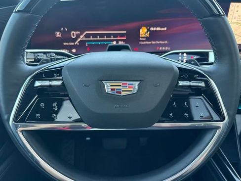 Certified 2025 Cadillac Escalade ESV Premium Luxury image 25