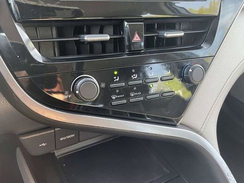 Used 2021 Toyota Camry LE image 29