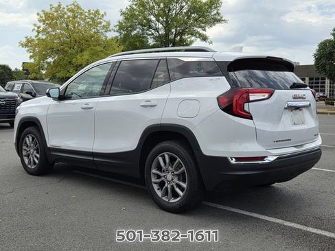 Used 2024 GMC Terrain SLT AWD/4WD image 3
