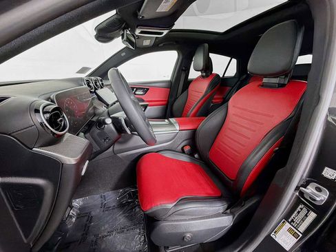 Used 2024 Mercedes-Benz GLC 300 4MATIC image 11