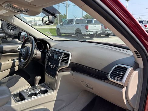 Used 2011 Jeep Grand Cherokee Laredo w/ Security & Convenience Group AWD/4WD image 19