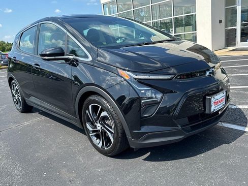 Used 2023 Chevrolet Bolt LT FWD image 2