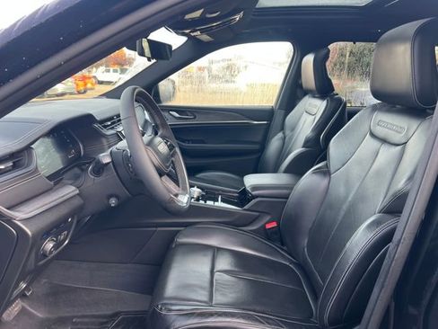 Used 2023 Jeep Grand Cherokee Overland w/ Luxury Tech Group IV image 17