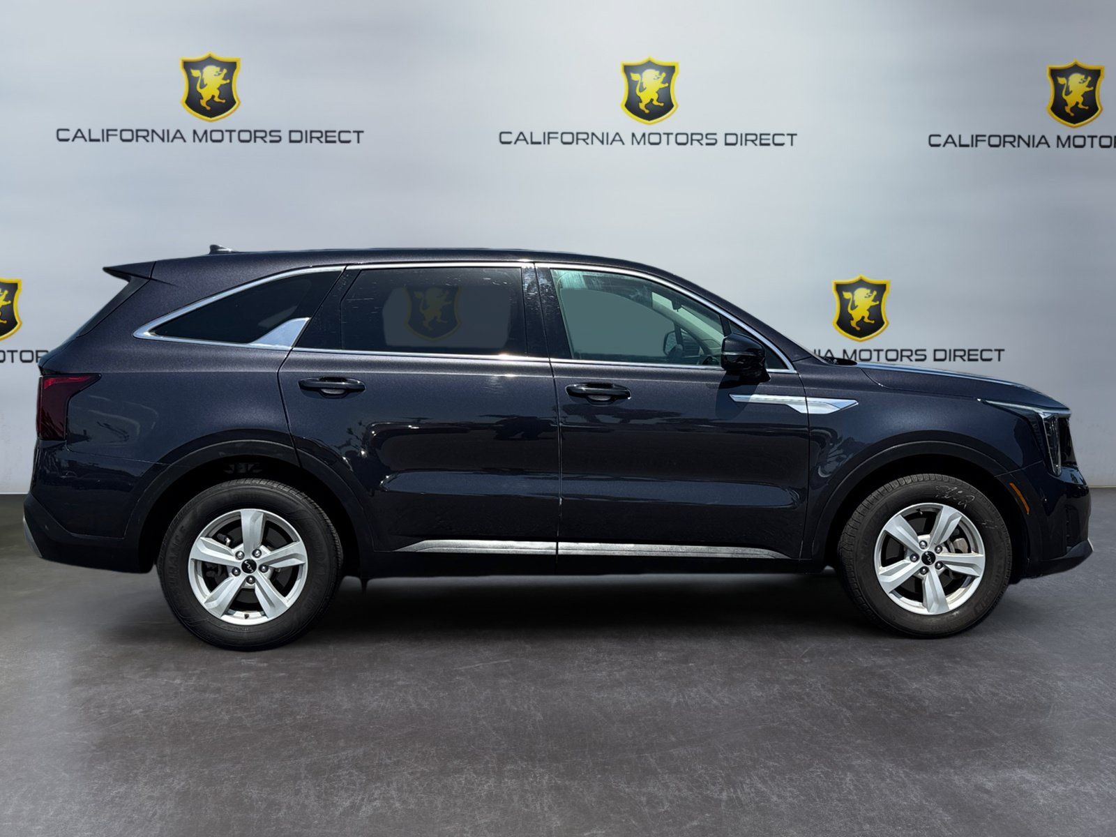 Used 2025 Kia Sorento LX FWD image 6