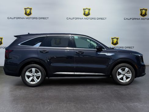 Used 2025 Kia Sorento LX FWD image 6
