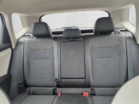Used 2025 Volkswagen Taos SE FWD image 25