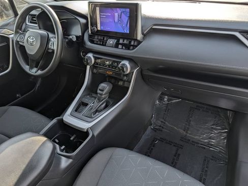 Used 2025 Toyota RAV4 XLE FWD image 32