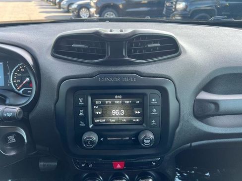 Used 2017 Jeep Renegade Altitude AWD/4WD image 13