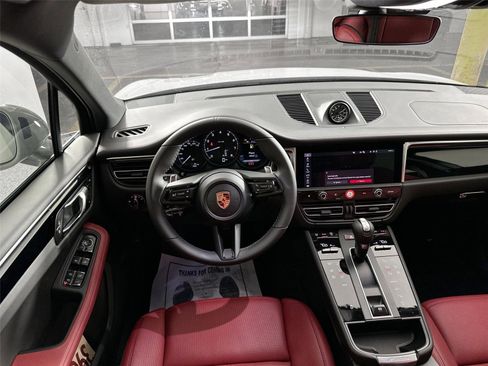 Used 2026 Porsche Macan Turbo AWD/4WD image 18