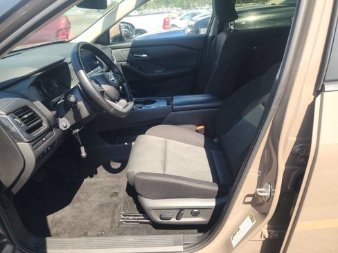 Used 2025 Nissan Rogue SV FWD image 3