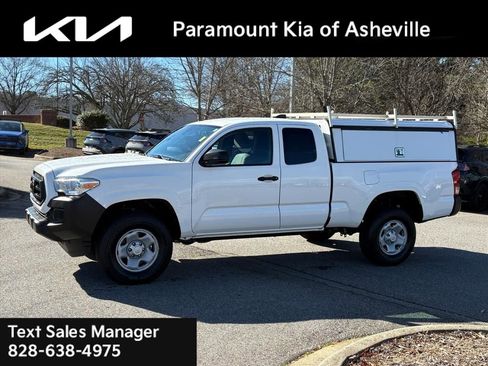 Used 2022 Toyota Tacoma SR image 3