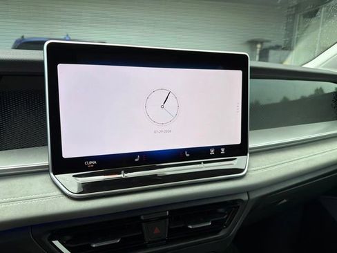 Certified 2025 Volkswagen Tiguan SE AWD/4WD image 8