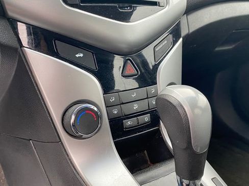 Used 2015 Chevrolet Cruze LT image 9