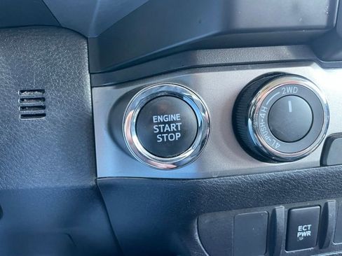 Used 2023 Toyota Tacoma SR5 AWD/4WD image 43