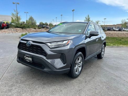 Used 2022 Toyota RAV4 XLE AWD/4WD image 3
