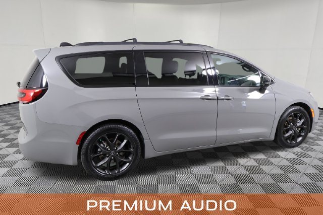 Used 2025 Chrysler Pacifica Limited FWD image 5