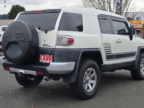 Used 2014 Toyota FJ Cruiser 4WD w/ Convenience Package image 3