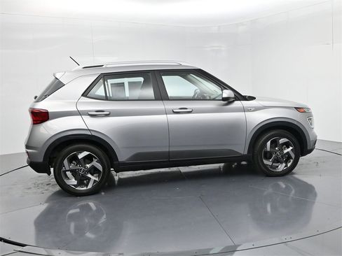 Used 2023 Hyundai Venue SEL image 8