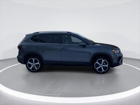 New 2026 Volkswagen Taos SEL image 9