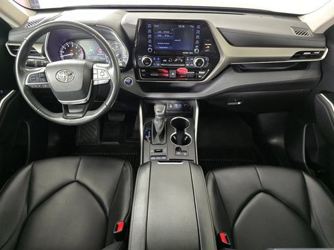 Used 2022 Toyota Highlander XLE AWD/4WD image 20