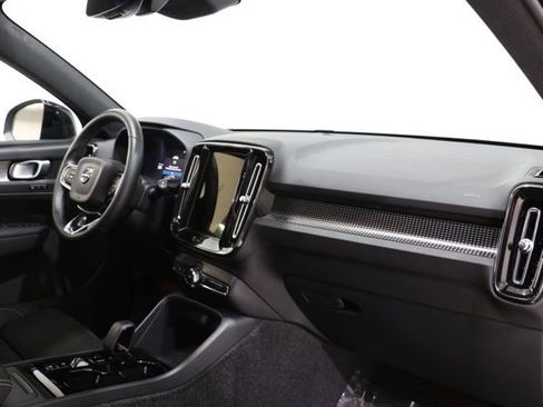 Used 2025 Volvo XC40 B5 Plus AWD/4WD image 15