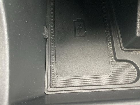 Used 2024 Ford Edge Titanium image 23