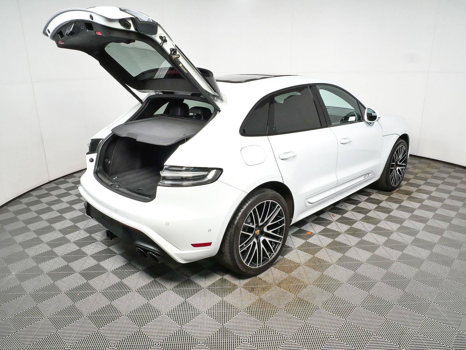 Certified 2023 Porsche Macan GTS AWD/4WD image 31