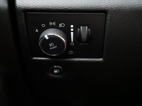 Used 2019 Jeep Grand Cherokee Limited image 28