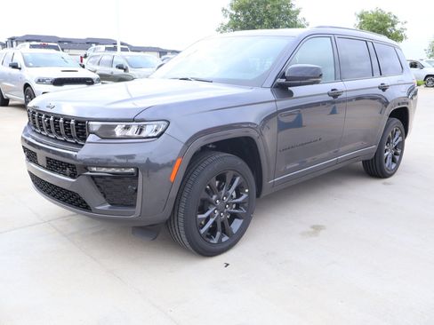 New 2026 Jeep Grand Cherokee L Limited AWD/4WD image 11