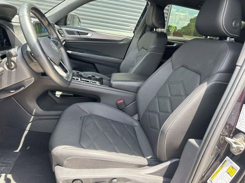 Used 2025 Volkswagen Atlas Cross Sport SE FWD image 5