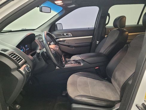 Used 2017 Ford Explorer XLT w/ Equipment Group 202A FWD image 17
