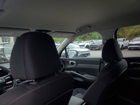 New 2026 Kia Sorento LX image 11