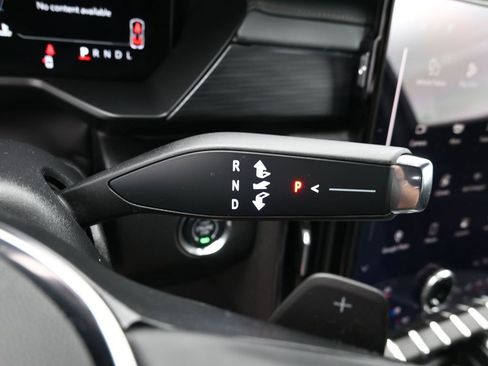 Used 2024 GMC Acadia AT4 w/ Luxury Package image 18