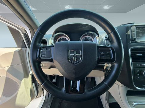 Used 2020 Dodge Grand Caravan SXT FWD image 11