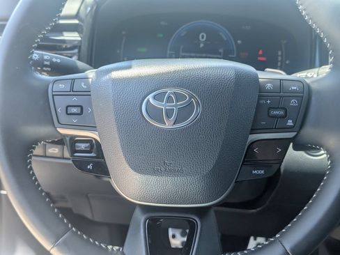 Used 2025 Toyota Camry SE AWD/4WD image 15