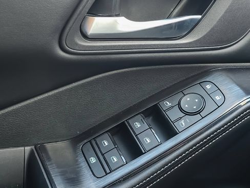 Used 2025 Nissan Rogue SV FWD image 7