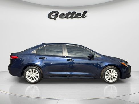 Used 2024 Toyota Corolla LE w/ LE Convenience Package FWD image 4