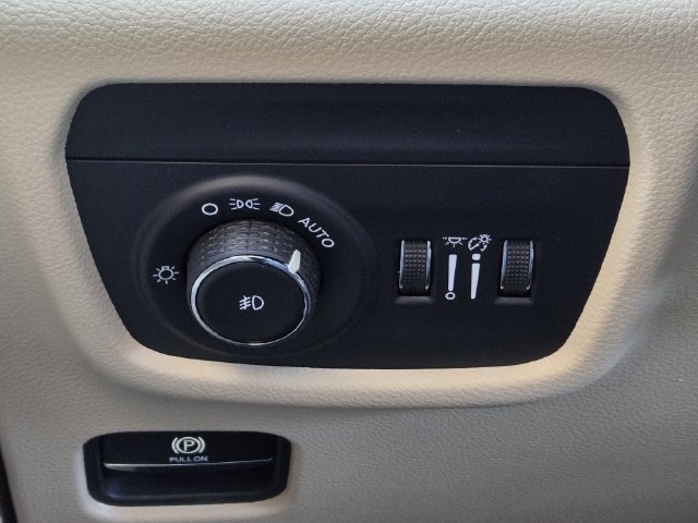 Used 2023 Jeep Grand Cherokee Limited AWD/4WD image 22