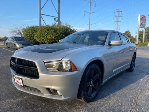 Used 2012 Dodge Charger SE image 2
