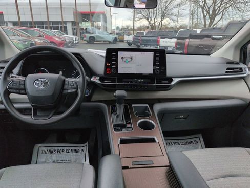Certified 2023 Toyota Sienna LE image 12
