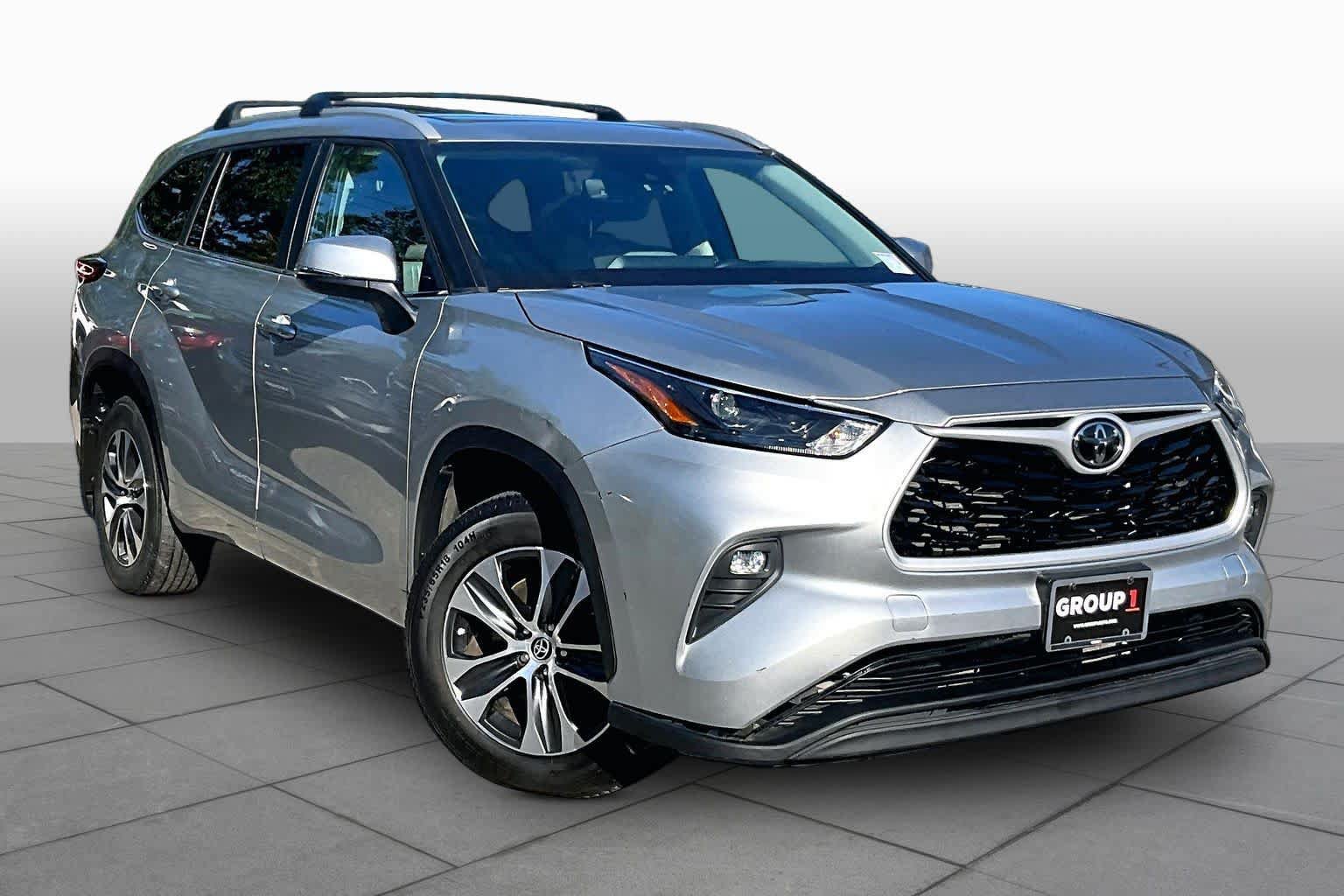 Used 2023 Toyota Highlander XLE AWD/4WD image 3