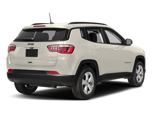 Used 2017 Jeep Compass Latitude w/ Popular Equipment Group FWD image 2